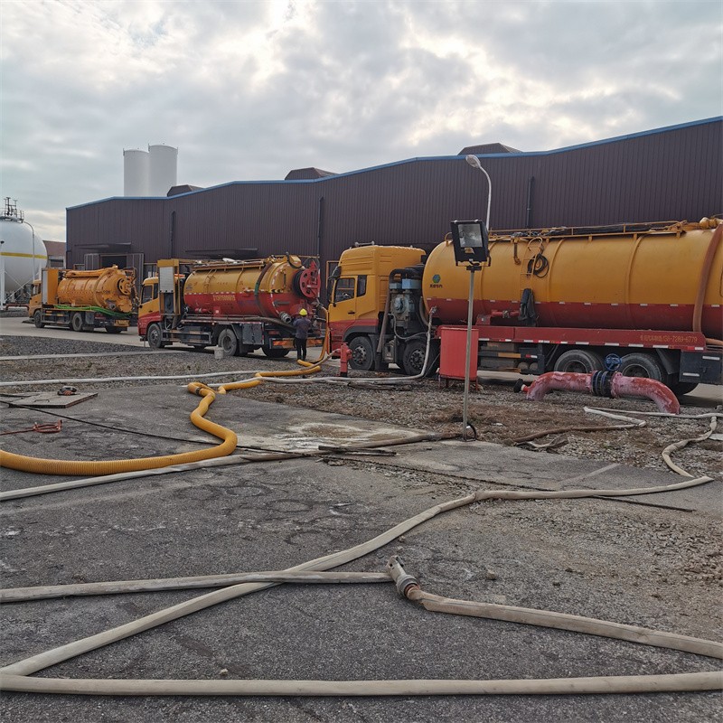 谢岗镇污水池清理